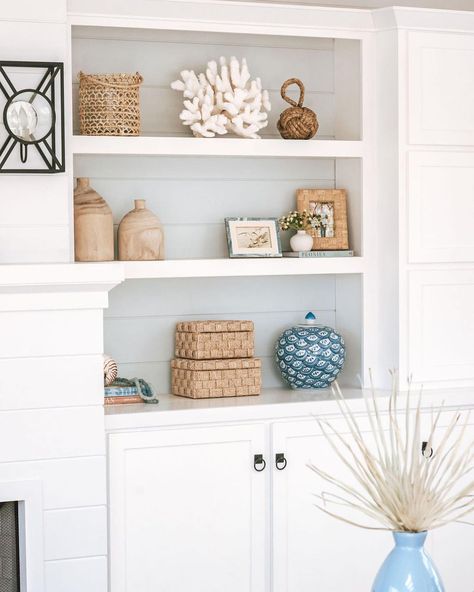 Cailíní Coastal on Instagram: “More scenes from the gorgeous Manhattan Beach, California beach house we got to decorate with Cailíní Coastal! • We added art and loads of…” Shelf Styling, Coastal Homes, Coastal Living, Shelf Decor, Furniture Collection, Coastal Decor, Malta, Vases Decor, Home Interior