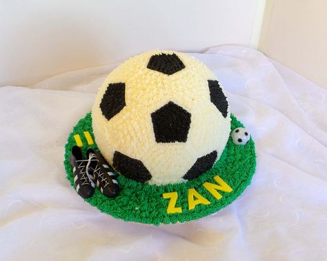 https://flic.kr/p/FUaBSj | Piped soccer ball shaped birthday cake Ball Cake Design, Cake Bola, Birthday Cake Football, Youtube Cake, Shaped Birthday Cake, Barcelona Party, Cake Football, Soccer Cake, Ball Cake