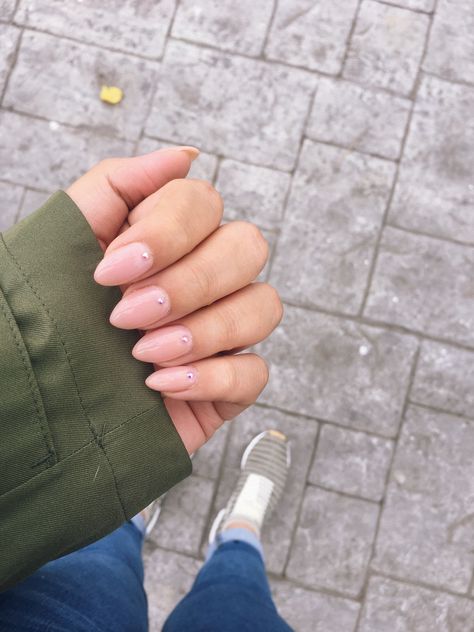 Light Pink Nails With Gems Short, Solid Nails With Rhinestones, Light Pink Nails With Diamonds, Nude Nails Rhinestones, Light Pink Nails With Gems, Short Diamond Nails, Nude Diamond Nails, Nude Nails With Gems, Nude Nails With Diamonds