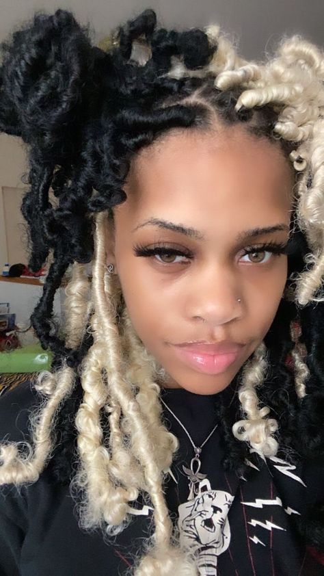 Baddie Selfie, Locs Short, Crochet Faux Locs, Faux Locs Hairstyles, Box Braids Styling, Locs Hairstyles, Twist Braids, Faux Locs, French Braid