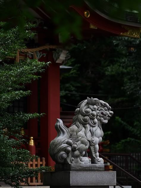 ( Komainu)Lion-dog statue@Nakano by sisigashira Japanese Statue, Foo Dog Tattoo, Foo Dog Statue, Lion Statue, Stone Lion, Fu Dog, Foo Dogs, Greek Statues, Asian Architecture