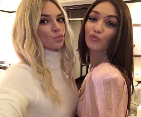 Kendall and Gigi are the cutest people ever White G Wagon, Runway Beauty, Hot Hair Colors, Malibu Barbie, Kendall + Kylie, Gigi Hadid, Beauty Trends, Kendall Jenner, Hair Inspiration