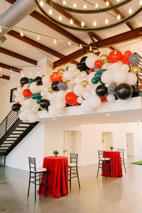 Business Conference Decor, Branded Event Decor, Inauguration Decoration Ideas, Corporate Party Ideas, Employee Events, Corporate Party Decorations, Arch Balloon Garland, Unique Event Ideas, Event Planning Board