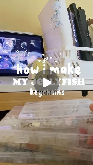 jelicharms 🪼˚𓆝₊ on Instagram: "how i make my jellyfish keychains !! since a lot of u guys wannted a tut ^^ tags : #keychainsforsale #smallbusiness #handmadejewellery #cutecharms #aesthetickeychain #sillykeychain #jellyfishkeychains #handmadejellyfish" Diy Jellyfish Keychain, Homemade Keychains Diy How To Make, How To Make Plastic Keychains, Guy Keychain Ideas, How To Make A Charm, How To Make Diy Keychains, Kandi Keychain Tutorial, Jellyfish Keychain Beads, How To Make Jellyfish