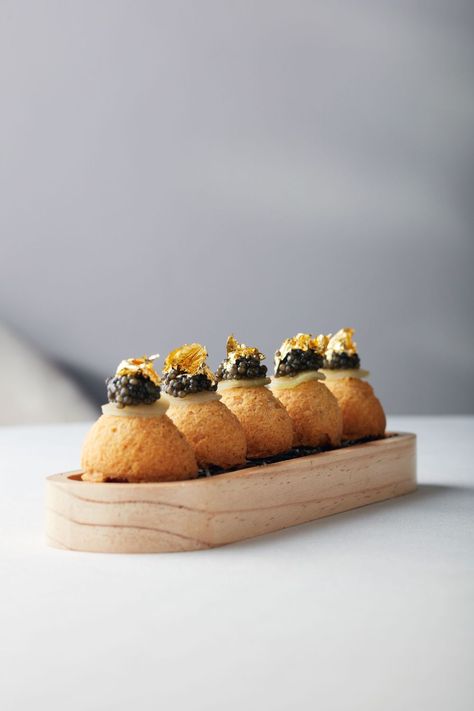 canapes, fine dining, canape idea, food, food lover, restaurant, michael canes MBE, michelin star Fine Dining Canapes, Fine Dining Appetizers, Bocuse Dor, Michelin Food, Sweet Appetizer, Canapes Recipes, Puff Pastry Appetizers, Fine Dining Desserts, Gourmet Appetizers