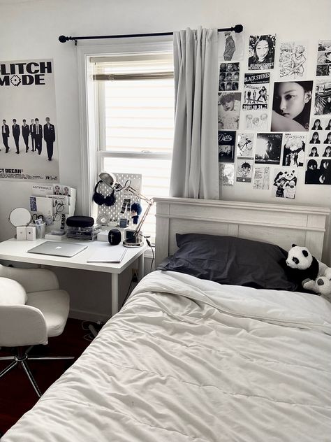 Room White Aesthetic, Cozy Gray Bedroom Ideas, Black And White Room Aesthetic, Adult Room Decor, Acubi Room, Monochrome Room, Black And White Room, Room Black And White, Bedroom Makeovers