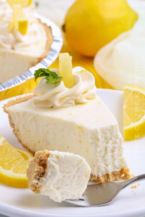 Indulge in the refreshing tanginess of a No-Bake Lemon Icebox Pie. This easy-to-make dessert promises a burst of citrusy flavor with every creamy bite. No Bake Lemon Pie, Cake No Bake, Lemon Cream Cake, Poke Cake Lemon, Lemon Icebox Pie, Lemonade Pie, Bacon Pancakes, Lemon Cream Pies, Lime Desserts