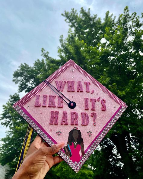 Legally Blonde Inspired Photoshoot, Elle Woods Graduation Party, Still Totally Clueless Grad Cap, Legally Blonde Graduation Pictures, Legally Blonde Graduation, Law School Cap Decoration, Legally Blonde Photoshoot Ideas, Legally Blonde Photoshoot, Law School Graduation Cap