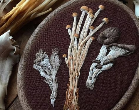 Embroidery Goth, Mushroom Embroidery, Hand Embroidery Art, Embroidery Cross Stitch, Stitching Art, Embroidery Cross, Sewing Embroidery, Embroidery Inspiration, Diy Embroidery