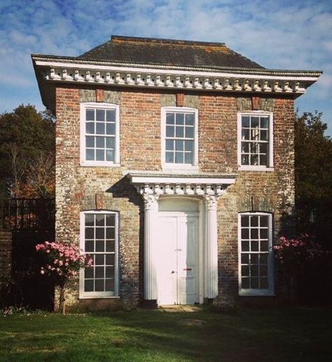 I Love this. Dearly. @horschinteriors Beautiful Small Homes, English Architecture, Georgian House, Georgian Architecture, Georgian Homes, Classic Architecture, Classical Architecture, English Cottage, Brick House