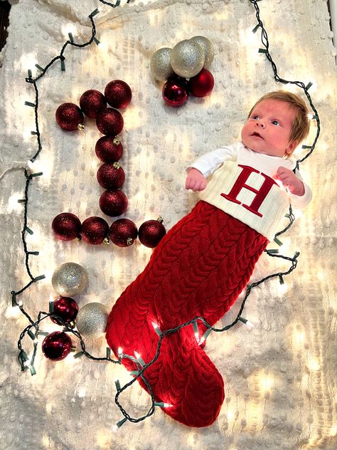 Baby Milestone Christmas Pictures, Christmas Monthly Milestone Pictures, 1 Month Christmas Pictures, New Years Milestone Picture, December Baby Monthly Pictures, Christmas Themed Baby Photoshoot, Monthly Baby Photos Girly, December Milestone Baby Pictures, December Monthly Baby Photos