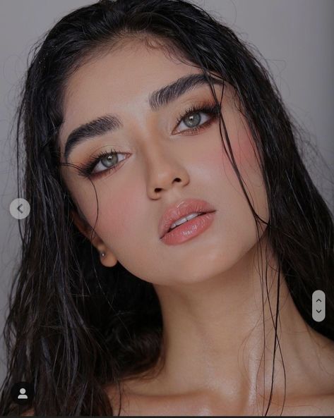 Persian Model Women, Iranian Makeup Looks, Makeup Iranian, Iranian Makeup, Persian Makeup, Middle Eastern Makeup, Eastern Makeup, Tiny Paintings, Blonde With Blue Eyes