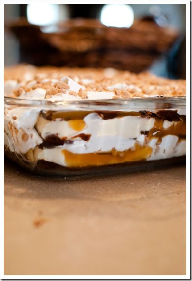 Ice cream sandwich casserole. Sandwich Casserole, Ice Cream Sandwich Dessert, Ice Cream Sandwich Cake, Sandwich Cake, Ice Cream Treats, Cream Sandwich, Cream Desserts, Ice Cream Desserts, Yummy Sweets