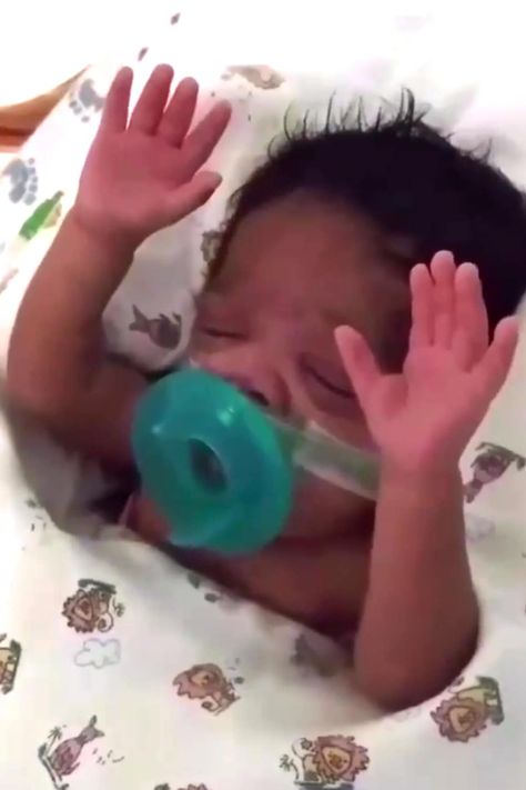 Newborn Baby Worships God In NICU As Mom Sings Gospel Song | FaithPot Cute Newborn Babies, New Borned Baby, Babies Videos, Worshipping God, Preterm Baby, Newborn Black Babies, Baby Song, Praising God