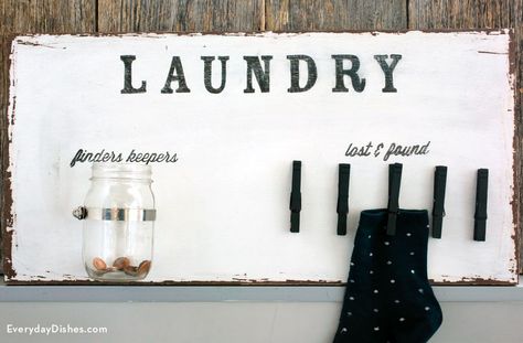 Laundry room sign craft Keep The Change Laundry Sign, Sock Printable, Laundry Room Decor Signs, Laundry Room Decor Diy, Laundy Room, Base Housing, Organizing Life, Laundry Room Sign, Mid Century Ranch