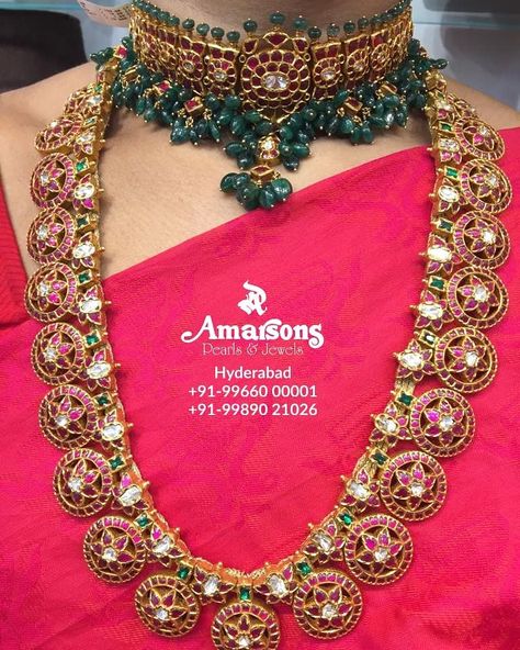 Gold Bottu Mala with Emerald Stone Choker from Amarsons Pearls and Jewels 😍♥️ @amarsonsjewellery Follow 👉: @amarsonsjewellery For More… Stone Jwellary, Bottu Mala Designs, Kasula Peru, Bottu Mala, Kasu Mala, Mala Designs, Mango Mala, Kids Jewellery, Gold Chokers