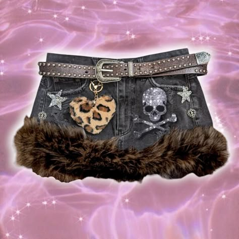 Y2K gyaru mcbling fur trim skirt, star embellishment, rhinestone skull & bones ☠️,  and leopard keychain. Super sparkly and cute.  *Reworked to order. Takes 2 weeks to ship *Does not include belt Can be made in sizes XS-XL  *All orders are unique. Skirts will slightly vary in color About 10.5 in length (can be made shorter or longer) Hime Gyaru Fashion, Gyaru Skirt, Gyaru Accessories, Fur Trim Skirt, Gyaru Clothing, Gyaru Mcbling, Y2k Gyaru, Ropa Upcycling, Fur Skirt