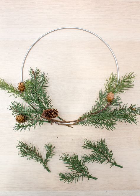 Oh-So-Pretty DIY Christmas Wreaths - A Pretty Fix Diy Hoop Christmas Wreath, Small Diy Wreaths, Christmas Wreath Using Embroidery Hoop, Gold Ring Wreath Diy, Gold Wire Christmas Wreath, Christmas Ring Decoration Diy, Gold Hoop Wreath Diy, Metal Hoop Christmas Wreath, Gold Hoop Christmas Wreath