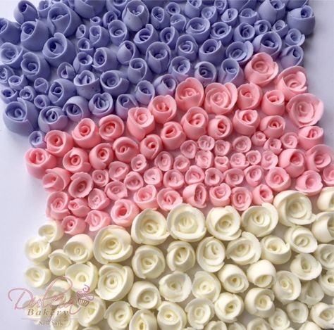 How To Make Royal Icing Roses Homemade Sprinkles Recipe, Best Icing Recipe, Royal Icing Roses, Icing Roses, Best Royal Icing Recipe, Rose Icing, Roses Tutorial, Large Roses, Royal Icing Flowers