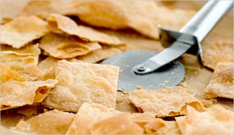 The Minimalist - Crackers - Crisp, Tasty and Really Easy - NYTimes.com Cream Crackers Recipe, Shallot Pasta, Parmesan Crackers, Gift Recipes, Thanksgiving Appetizer, Cream Crackers, Water Crackers, Crackers Recipe, Mark Bittman