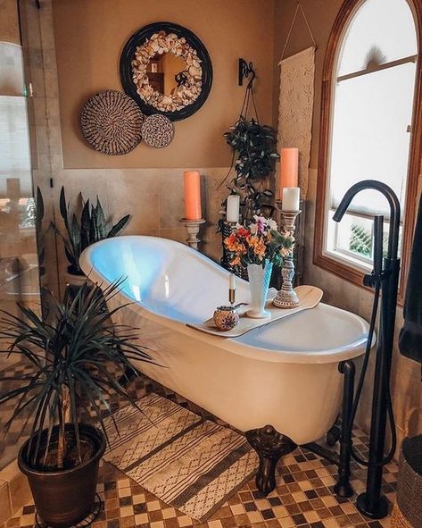 a boho bathroom with a clawfoot tub, candles, potted plants, decorative baskets and an ornate mirror Bohemian Bathroom Ideas, Boho Bathroom Ideas, Bohemian Bathroom, Boho Bathroom Decor, Renovation Budget, Bathtub Design, Boho Bathroom, Clawfoot Tub, Small Bathroom Decor