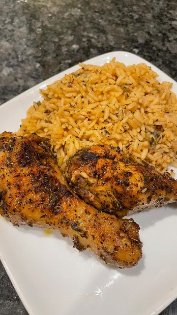 Food Rice And Chicken, Food Rice Chicken, Aesthetic Food To Make At Home, Grilled Chicken Meals Dinners, Chicken Dinner Aesthetic, Baked Chicken And Rice Recipes, Chicken In Rice, Rice And Chicken Recipes, Chicken N Rice