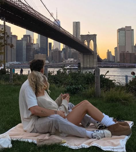 Couple In Nyc Aesthetic, Nyc Relationship Aesthetic, New York Relationship Aesthetic, Nyc Love Couple, Boston Couple Aesthetic, Nyc Romance Aesthetic, New York With Boyfriend, Couple In New York Aesthetic, Nyc Couple Pictures