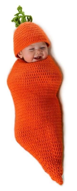 the CoOl Kids - Cute! Baby carrot Halloween costume.... But maybe in one of the fruits or vegetables that Doug and Katy call her? #thatseasier #cool #kids Carrot Costume, Baby Kostüm, Baby Cocoon, Baby Carrots, Cute Costumes, Baby Costumes, Costume Halloween, Kids Costumes