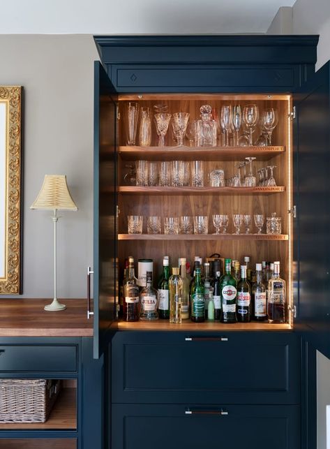 Here you will find photos of interior design ideas. Get inspired! Bar Mini, Bar Shelves, Home Bar Design, Built In Bar, Bespoke Kitchen, Home Bar Designs, Mini Bars, Bar Interior, Drinks Cabinet