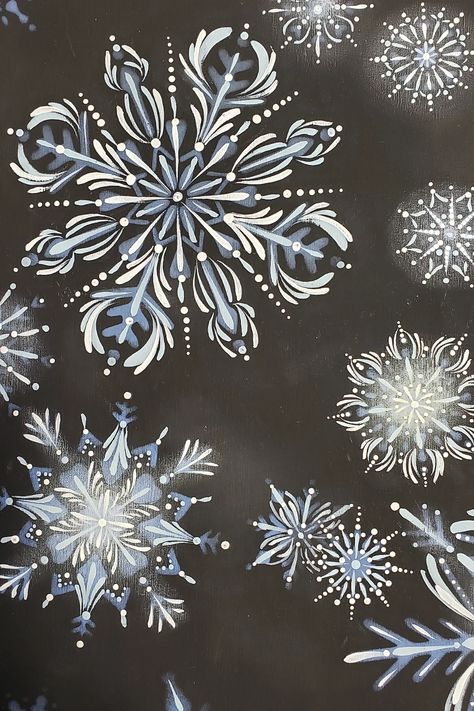 Christmas Wrapping Ideas Creative, Designs To Paint, Painting Snowflakes, Snowflakes Drawing, Snowflake Stencil, Painting Teacher, High School Art Projects, Painting Canvases, Seasons Art