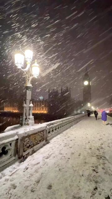 Henry Cole, British Winter, Elizabeth Tower, Winter London, British Christmas, Carol Of The Bells, Christmas Trivia, Snow Pictures, London Look