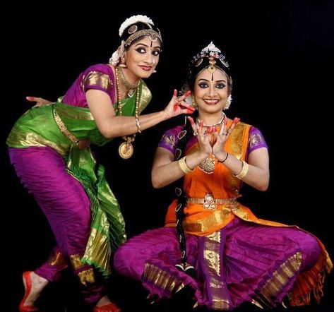 Duet Poses, Dance Duet Poses, Bharatanatyam Makeup, Bharatanatyam Costumes, Classical Poses, Bharatnatyam Poses, Indian Dances, Bharathanatyam Dance, Pattu Pavada