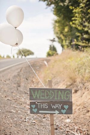 Wedding Direction Signs, Wedding Directions, Rustic Wedding Decorations, Rustic Wedding Signs, Outdoor Wedding Decorations, Wedding Signage, Wedding Deco, Diy Wedding Decorations, Romantic Weddings