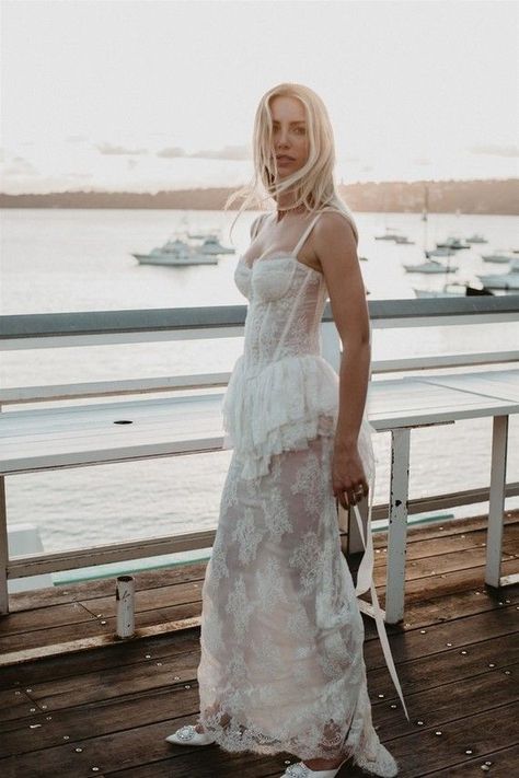 As August comes to a close, a beautiful, relaxed, coastal wedding seems most fitting to share. Designer Cydney Morris of Stone Cold Fox and her guy Ollie met in Venice Beach while he was traveling from Australia for work. Fast forward to their Watsons Bay Hotel wedding in Sydney, and we can see just how perfectly their different coastal upbringings meshed in their vintage-inspired nuptials. Cydney Morris, Fox Wedding, Wedding Party Ideas, Stone Cold Fox, Australia Wedding, 100 Layer Cake, Coastal Wedding, Stone Cold, Bridal Fashion Week