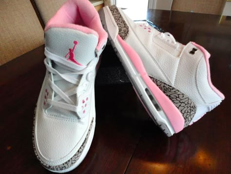 Nikes Womens, Nikes Shoes, Pink Jordans, Cheap Jordan Shoes, Retro 3, Jordan Shoes Girls, Curvy Petite Fashion, Jordan Shoes Retro, Jordan 3 Retro