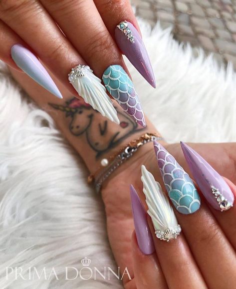 Mermaid Nail Art Designs You Can Recreate at Home - K4 Fashion Mermaid Acrylic Nails, Mermaid Nails Design, Mermaid Inspired Nails, Little Mermaid Nails, Nails Mermaid, Disney Nail Art, Mermaid Nail Art, Neon Nail Art, Gold Nail Designs