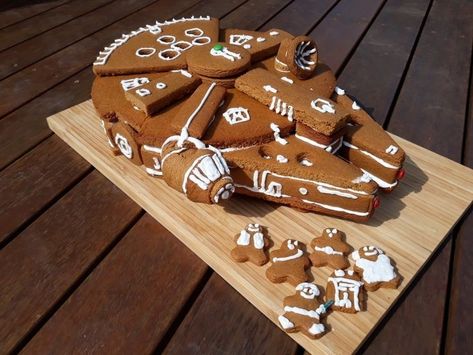 Gingerbread House Star Wars, Star Wars Gingerbread House, Star Wars Gingerbread, Gingerbread House Inspo, Gingerbread Star, Gingerbread Contest, Gingerbread Competition, Xmas Star, Gingerbread House Candy