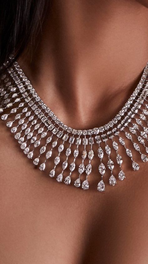 Awesome Necklaces, Harry Winston Jewelry, Marriage Jewellery, Dripping In Diamonds, Wedding Jewellery Designs, Perls Jewellery, Bridal Diamond Necklace, Necklace Pendent, Gold Temple Jewellery