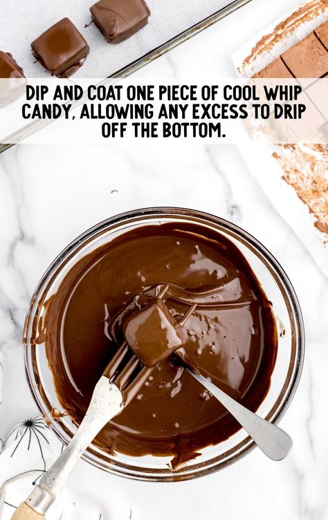 cool whip candy dipped in a bowl of melted chocolate Tiger Fudge, Cool Whip Candy, Amy Roloff, Chocolate Melting, Xmas Baking, Easy Candy Recipes, Italian Cookie, Easy Candy, Chocolate Melting Wafers