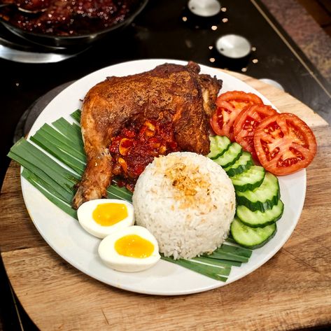 Nasi Lemak Ayam, Sambal Recipe, Sambal Oelek, Herb Sauce, Nasi Lemak, Dinner Bread, Coconut Rice, Food Meals, Chicken Rice