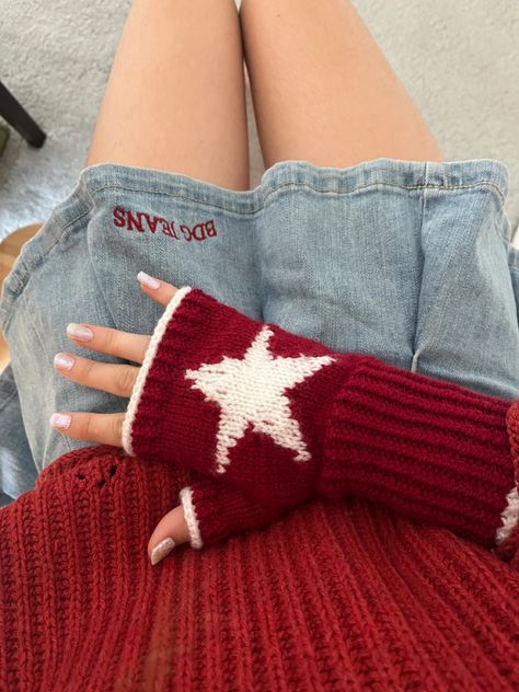 autumn core Autumn Core, Knitted Fingerless Gloves, Gloves Crochet, Clothing Projects, Foto Fake, Crochet Stars, Fingerless Gloves Knitted, Crochet Gloves, Here We Go Again