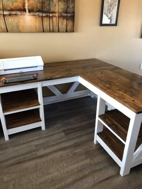 Office Spare Room Ideas, Farmhouse Desk Diy, Farmhouse Office Desk, Office Desk Inspiration, Farmhouse Office Ideas, Crafting Desk, Easy Diy Desk, Cash Desk, Basement Craft Rooms