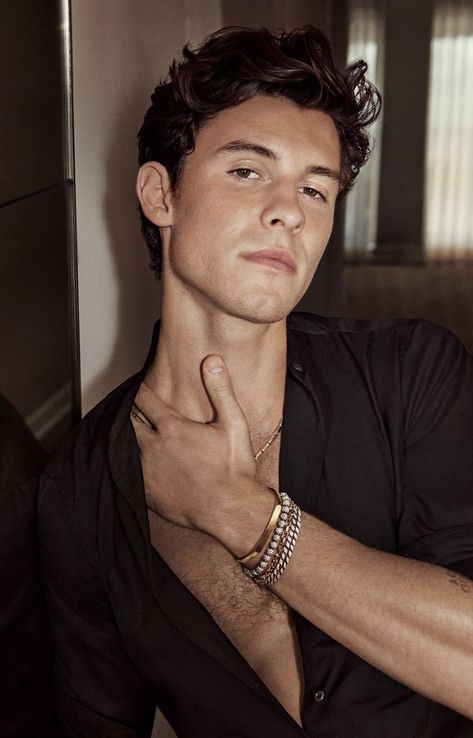 Shawn Mendes Eyes, Shane Mendes, Hot Shawn Mendes, Shawn Mendes Shirtless, Rafael Miller, Shawn Mendes Wallpaper, Wild Love, November 3, Curly Hair Men