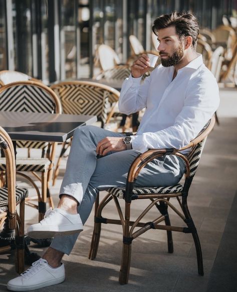 Man Cafe, Male Portrait Poses, Zara Men, Mens Photoshoot Poses, Portrait Photography Men, Men Photoshoot, Men With Street Style, Outfits Hombre, Stylish Men Casual