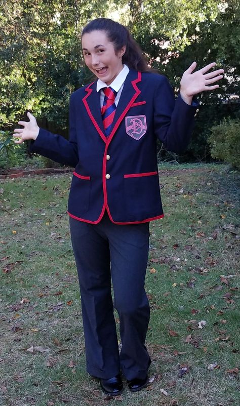 I'm being a Warbler for Halloween and if people ask me what I am I'm going to sing Don't Stop Believing or Teenage Dream. Glee Halloween Costumes, Glee Halloween, Glee Costumes, Evil Man, Dont Stop Believing, Darren Criss, Teenage Dream, Best Shows Ever, Glee