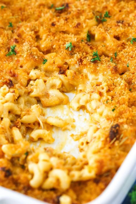 American Cheese Recipes, Beer Mac And Cheese, Spicy Mac And Cheese, All American Food, Smoked Mac And Cheese, Breadcrumb Topping, Cheese Macaroni, Bacon Mac And Cheese, Macaroni N Cheese Recipe