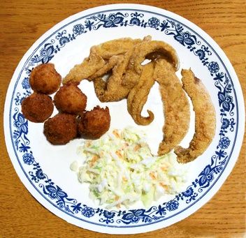 Fish Fry Party Ideas & Menu Fried Side Dishes, Fish Fry Party Ideas, Fish Fry Party, Southern Party, Fish Fries, Diablo Ii, Family Dinner Party, Backyard Bbq Party, Summer Food Party