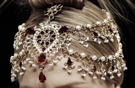 Alexander Mcqueen Ready To Wear, Lizzie Hearts, Dark Wings, Rhaenyra Targaryen, Targaryen Aesthetic, Fantasy Jewelry, Jewelry Inspo, Alexander Mcqueen, A Woman