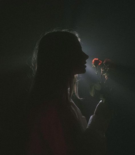 Dark Portrait, Trisha Yearwood, Solo Photo, Creative Portrait Photography, Dramatic Lighting, Beautiful Dark Art, Cinematic Photography, Alam Yang Indah, Creative Portraits