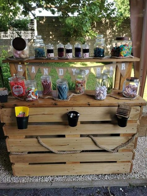 Candy Bar Palette, Bar Palette, Barn Parties, Gin Tonic, Sweet Table, Outdoor Bar, Gin And Tonic, Pallet Projects, Boy Shower